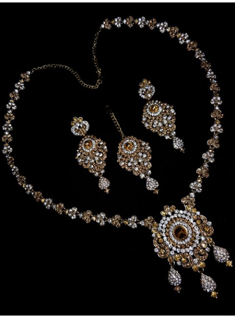 Stonestudded Jewelry Set